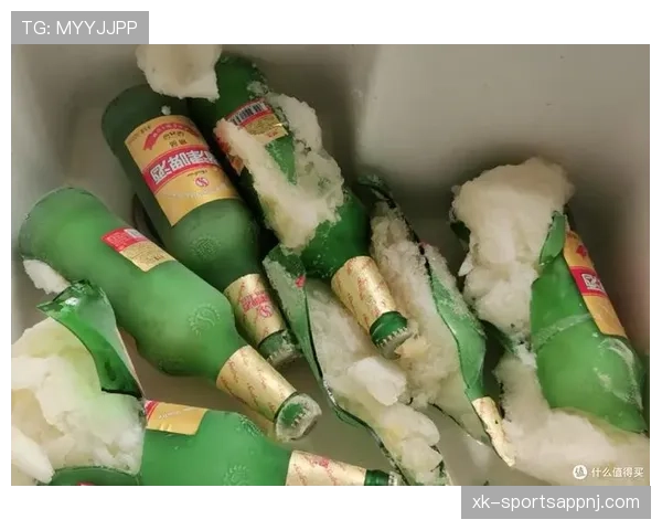 常园家冰箱里只有蛋白粉和冰水，连瓶可乐都找不到