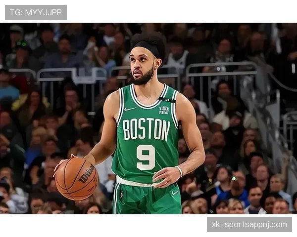 怀特无球跑动制造空位，三分效率领跑绿军后场